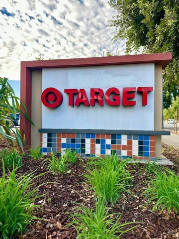 ~ 1.5 miles to Village Oaks Shopping Center