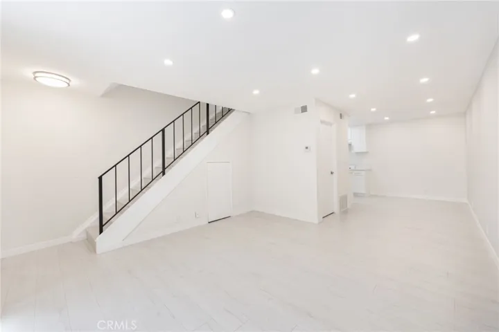 333 Riverdale Drive 14, Glendale, California 91204 — photo 5