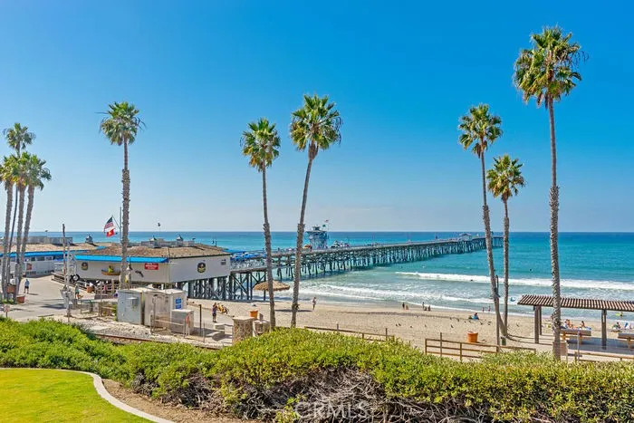 Minutes to San Clemente Pier for Breakfast,Lunch or Dinner.
