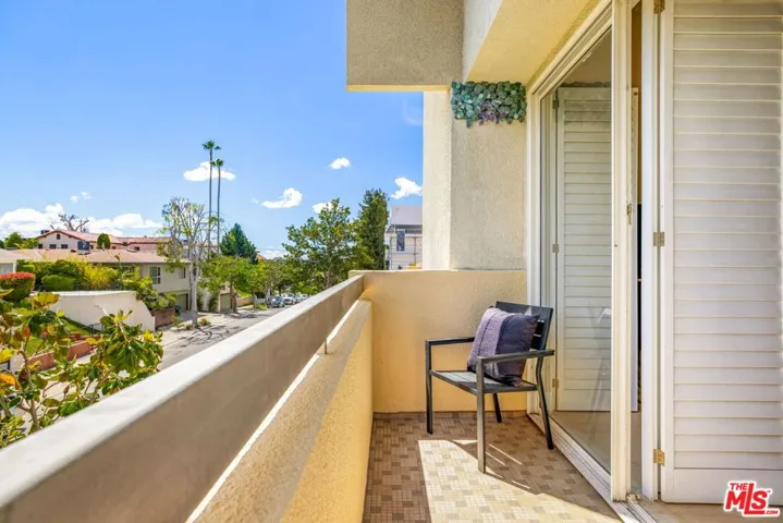 10511 Ashton Avenue 305, Los Angeles, California 90024 — photo 5