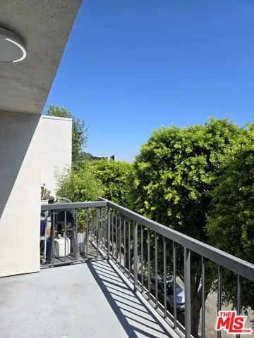 8535 W West Knoll Drive 301, West Hollywood, California 90069 — photo 4