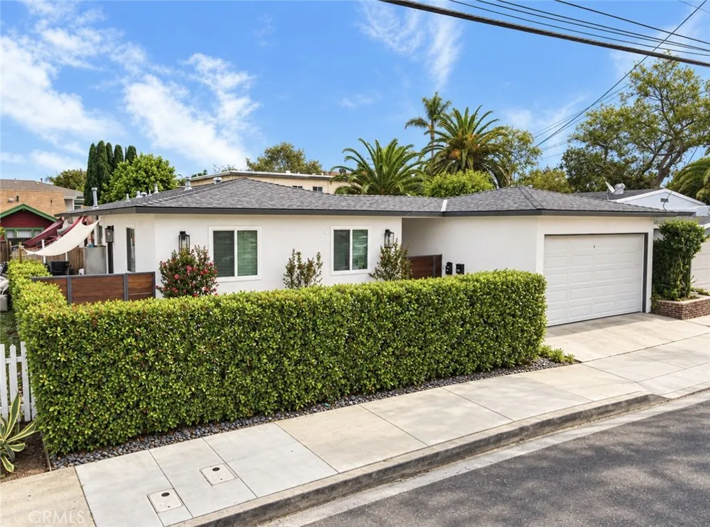 4409 E 10th St