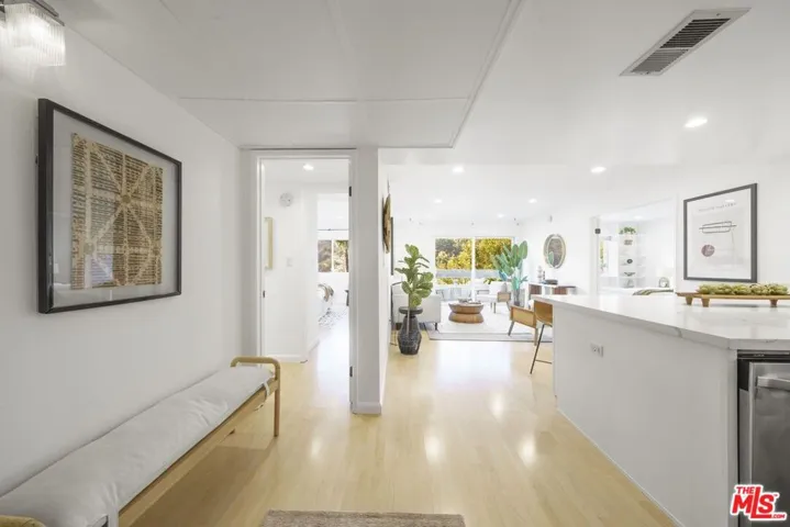 2700 E Cahuenga Boulevard 4121, Los Angeles, California 90068 — photo 4