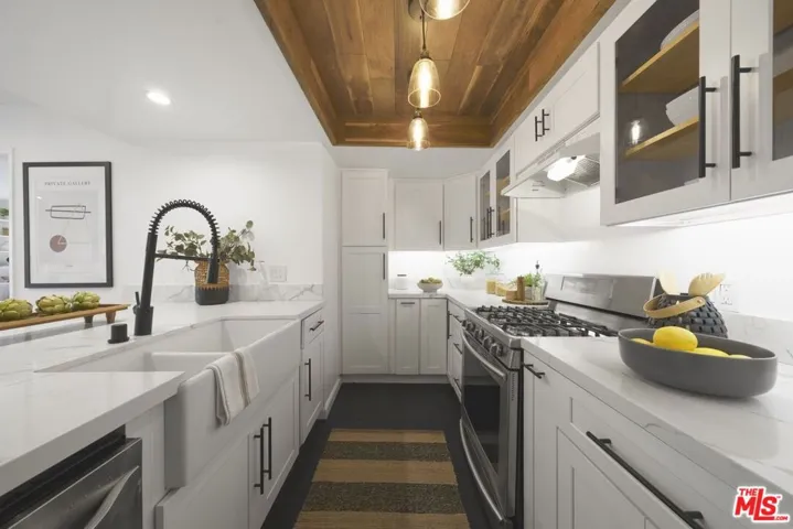 2700 E Cahuenga Boulevard 4121, Los Angeles, California 90068 — photo 5