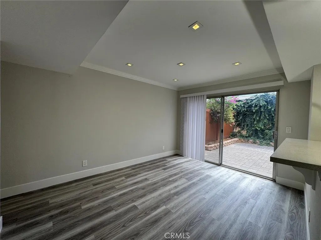 Family room, Fresh paint throughout Family room, Fresh paint throughout
