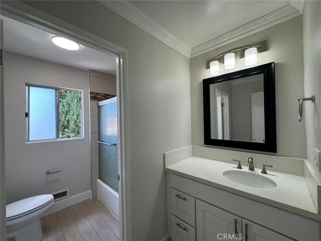 Full Bathroom on the upper floor Full Bathroom on the upper floor