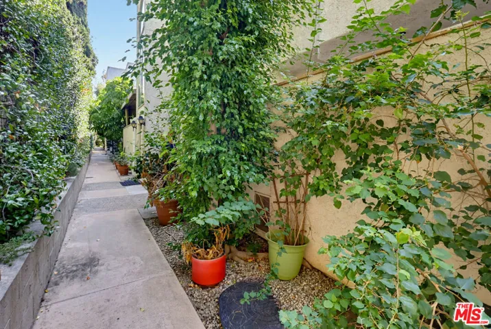 5339 Coldwater Canyon Avenue B, Los Angeles, California 91401 — photo 4