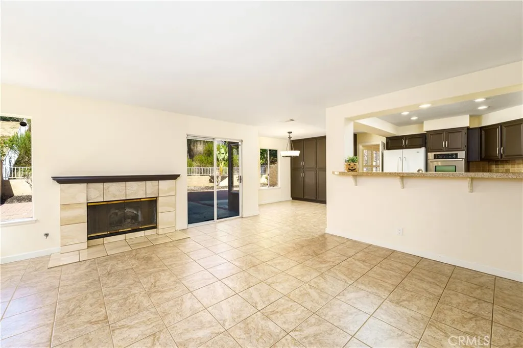 Great room open feeling with a Cozy fireplace Great room open feeling with a Cozy fireplace