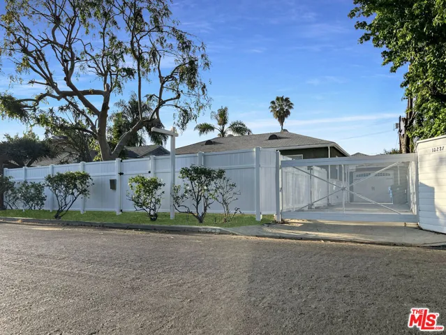 15225 Valleyheart Drive, Los Angeles, California 91403 — photo 4