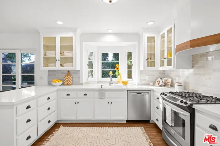 10323 Dunkirk Avenue, Los Angeles, California 90025 — photo 4