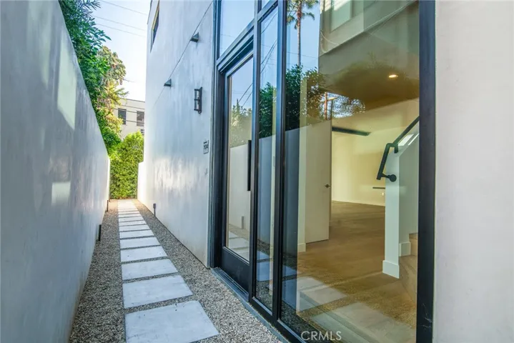 812 Huntley Drive Unit#104 104, West Hollywood, California 90069 — photo 4