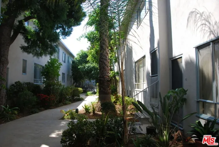 11660 Chenault Street 123, Los Angeles, California 90049 — photo 5