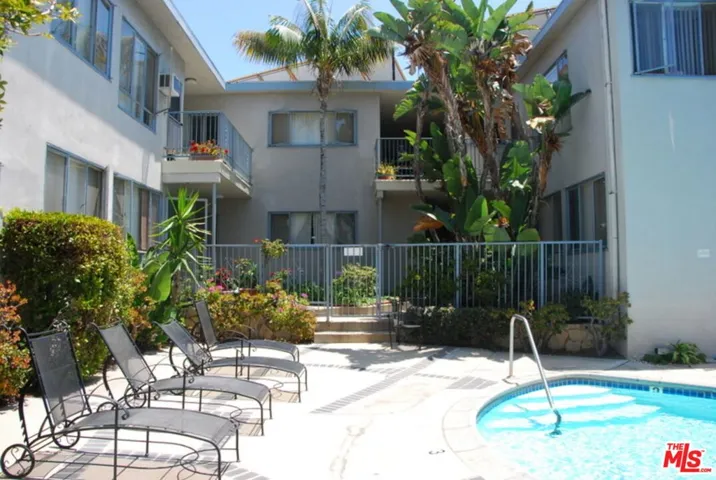 11660 Chenault Street 123, Los Angeles, California 90049 — photo 4
