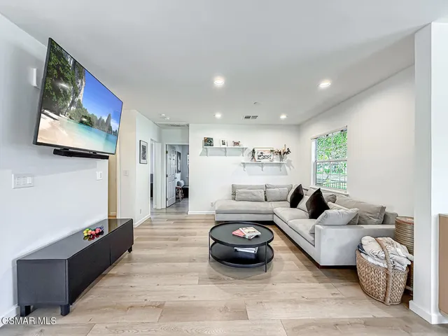 2035 N Evergreen Street, Burbank, California 91505 — photo 5
