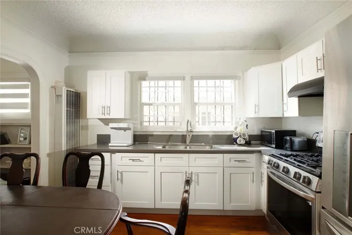 1547 S Wilton, Los Angeles, California 90019 — photo 4