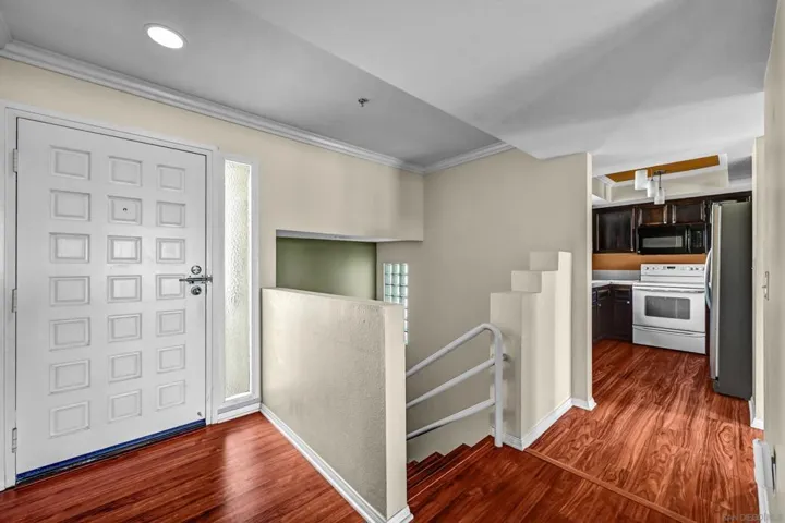 8148 Avenida Navidad 25, San Diego, California 92122 — photo 4