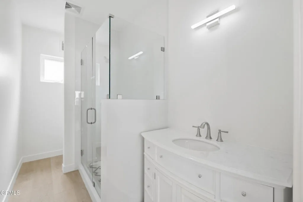 24_bathroom 24_bathroom