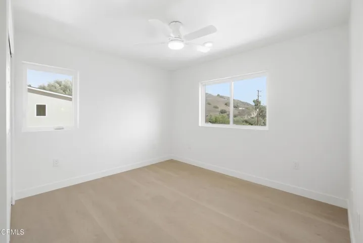 32_bedroom