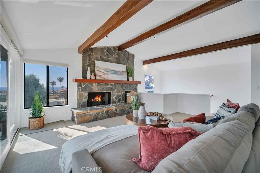 Family room w/ fireplace Family room w/ fireplace