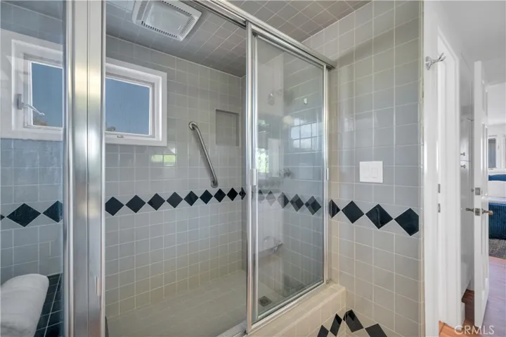 Shower and tub