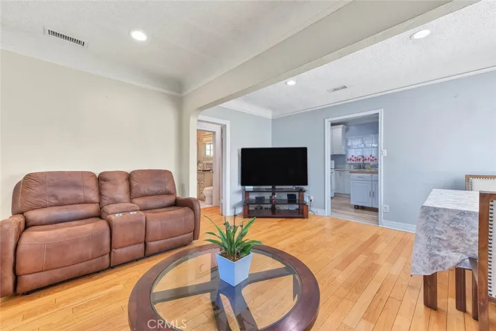 8444 San Luis, South Gate, California 90280 — photo 5