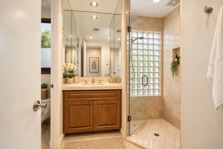 Guest Bath 1