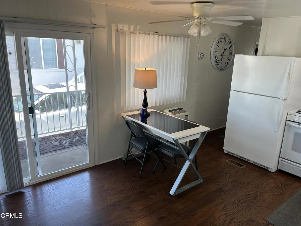 Table is split between kitchen and livin Table is split between kitchen and livin