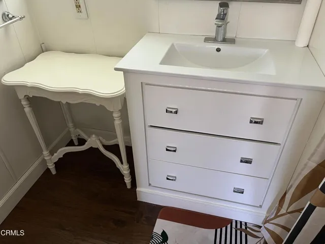 Bathroom sink