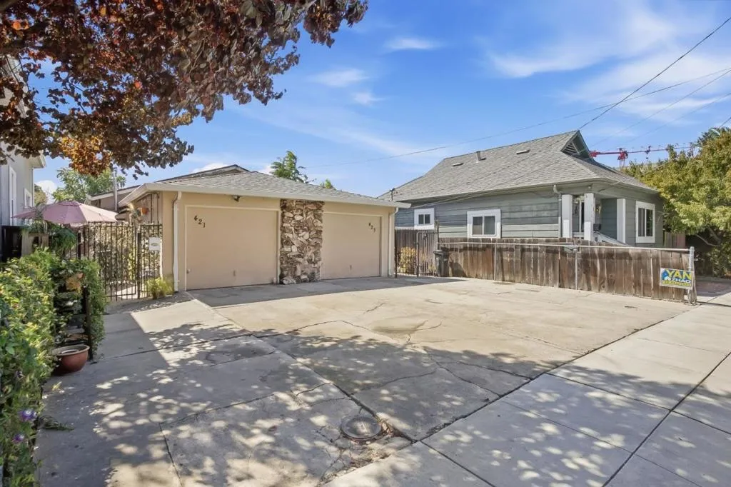 421423 Willis Ave