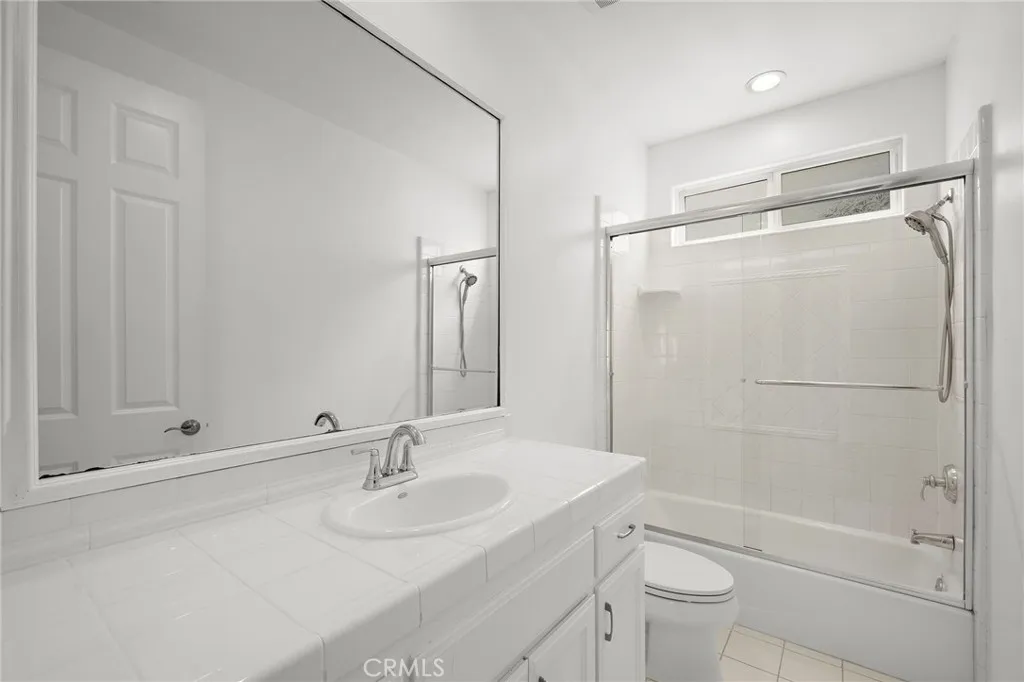 Upper Full Bath