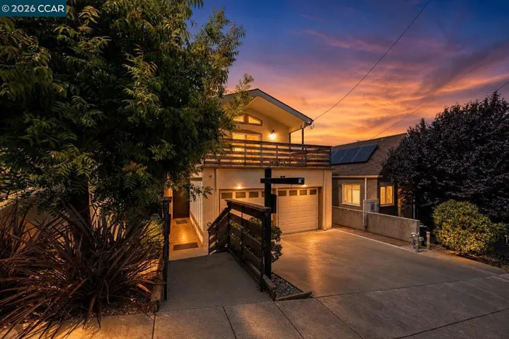 Front of home. Dusk shot AI generated.
