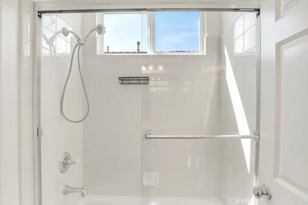 Jack & Jill Shower Tub