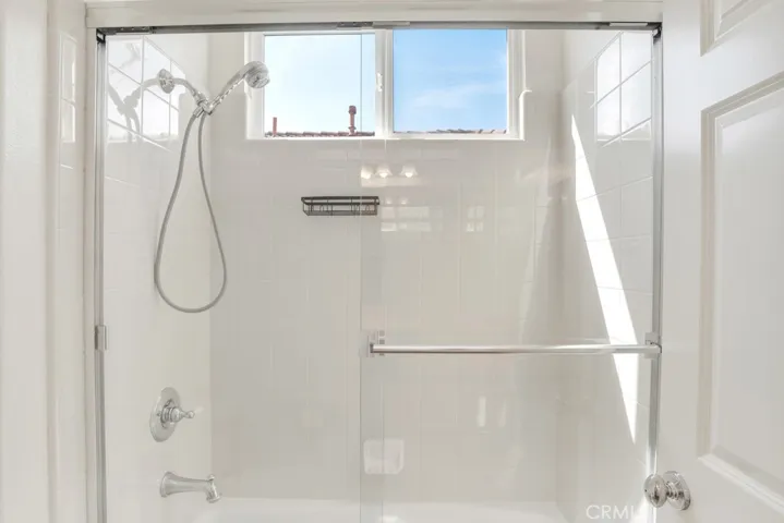 Jack & Jill Shower Tub