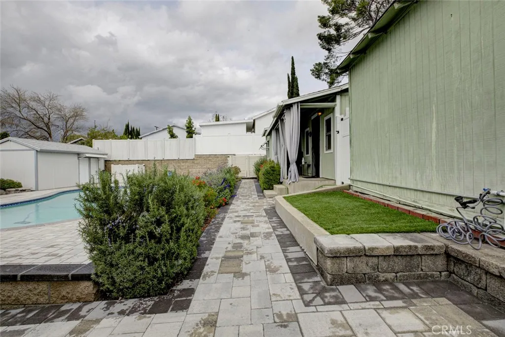 Back unit walkway