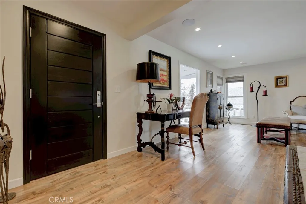 Entry/Living Room