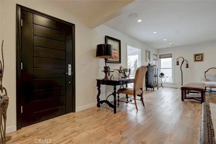 Entry/Living Room
