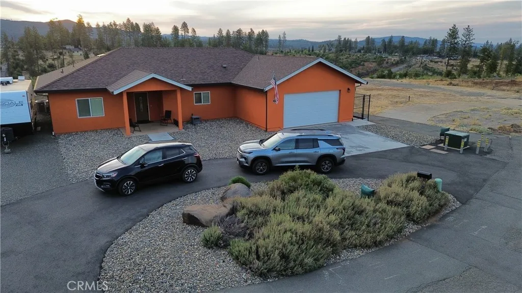 1724 Ellis Drive with paved circle driveway. 1724 Ellis Drive with paved circle driveway.