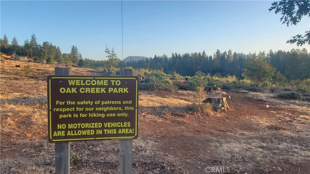 View at the entrance to Oak Creek Park with 1724 Ellis Drive at the top left, Sawmill Peak to the North. View at the entrance to Oak Creek Park with 1724 Ellis Drive at the top left, Sawmill Peak to the North.