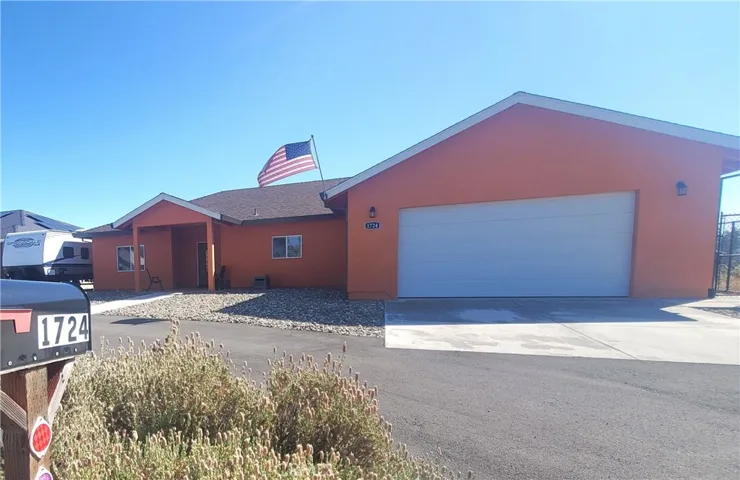 View of 1724 Ellis Drive from paved circle driveway.