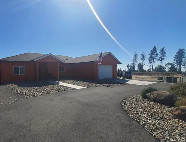 View of 1724 Ellis Drive from circle driveway.