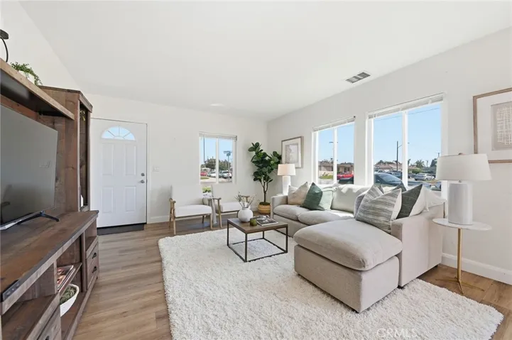 1001 N Hanover, Anaheim, California 92801 — photo 4