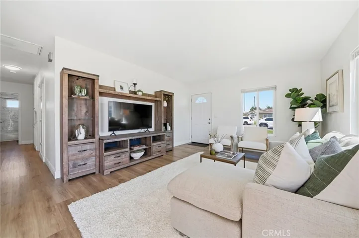 1001 N Hanover, Anaheim, California 92801 — photo 5