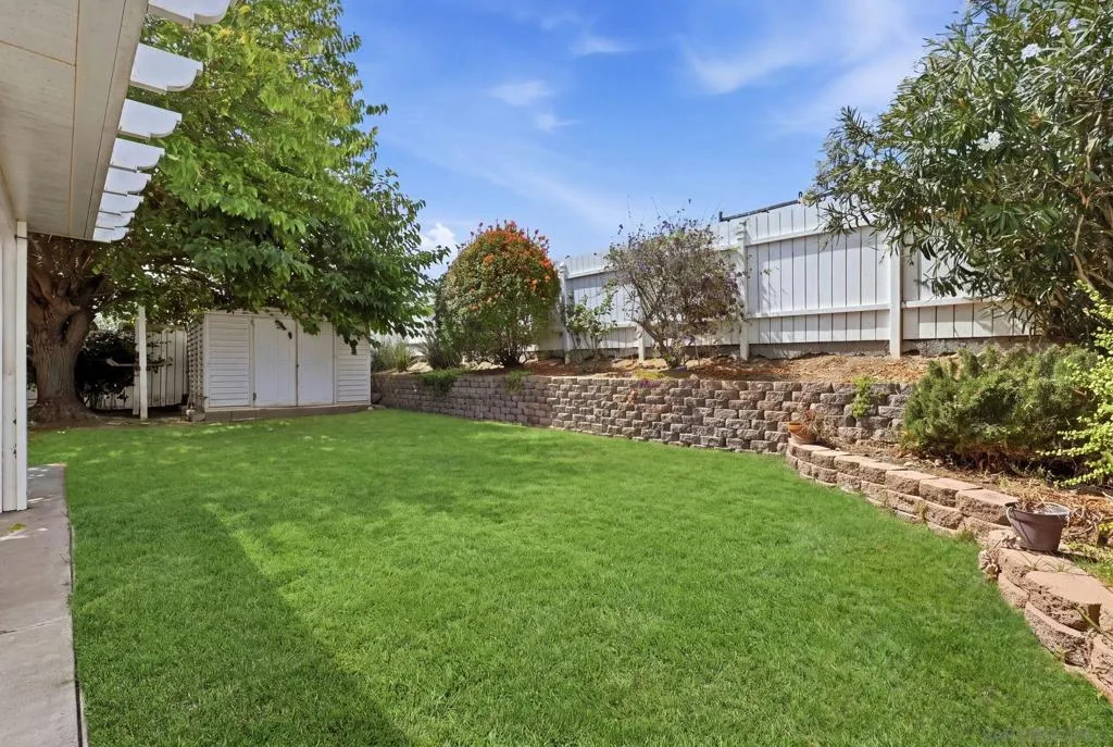 https://zimg.paragon.ice.com/ParagonImages/Property/PA/SDMLS/-535972/47/120/90/dc0992dc585662ed86b64a9afab2939a/3/bf5d688f53b5603d5c972e1dd0ef80af/-535972-71cc355a-1b0f-452a-b2b5-e7320bce9b7b.JPG