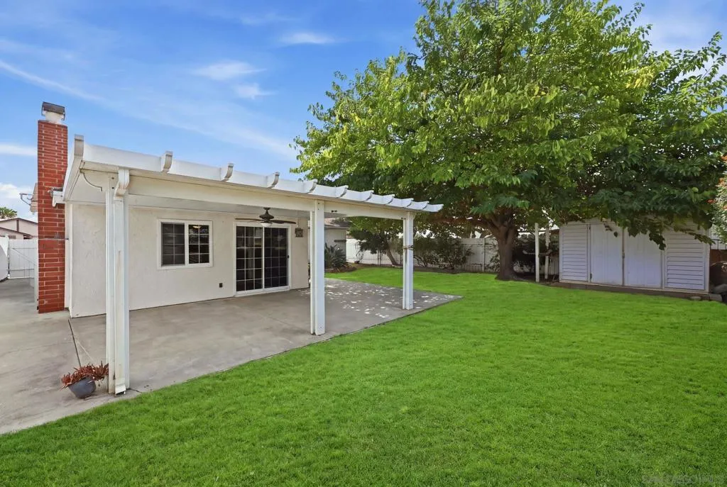 https://zimg.paragon.ice.com/ParagonImages/Property/PA/SDMLS/-535972/51/120/90/9d8839b72bca09af282e77b98aea6ce2/3/bf5d688f53b5603d5c972e1dd0ef80af/-535972-387412fa-7da8-45ba-9691-0b375f9c52c6.JPG