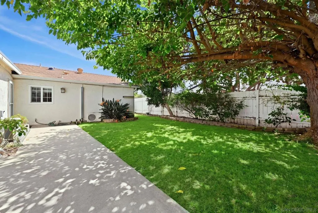 https://zimg.paragon.ice.com/ParagonImages/Property/PA/SDMLS/-535972/42/120/90/8a7b70e9def0b70bf6f81d2f6ff3fdf2/3/bf5d688f53b5603d5c972e1dd0ef80af/-535972-518aa7b6-64d6-47fa-8702-9043ad7a02c3.JPG