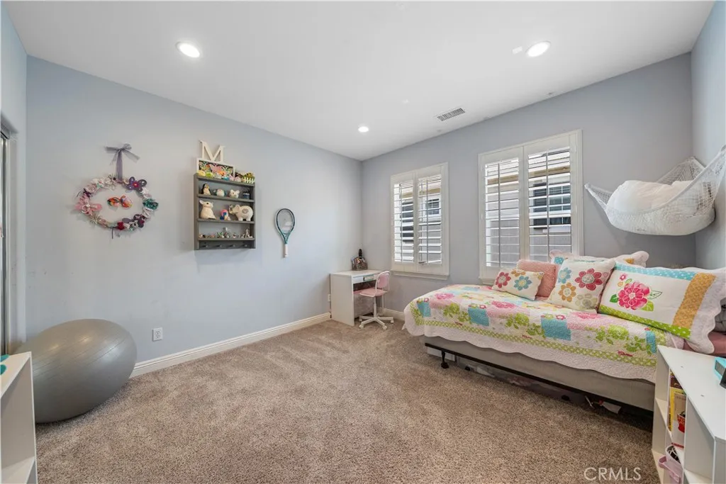 Upstairs guest bedroom 1