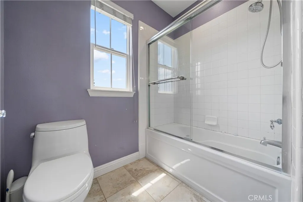 Upstairs hallway bath 2