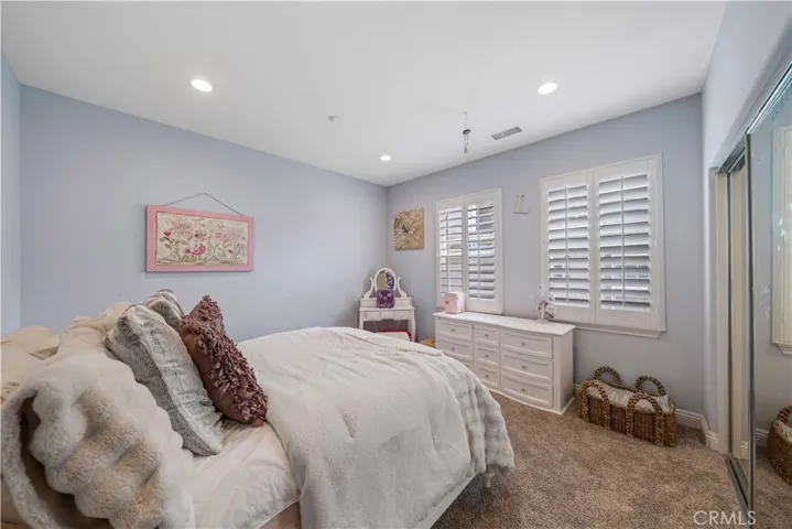 Upstairs guest bedroom 2