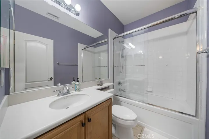 Upstairs hallway bath 1