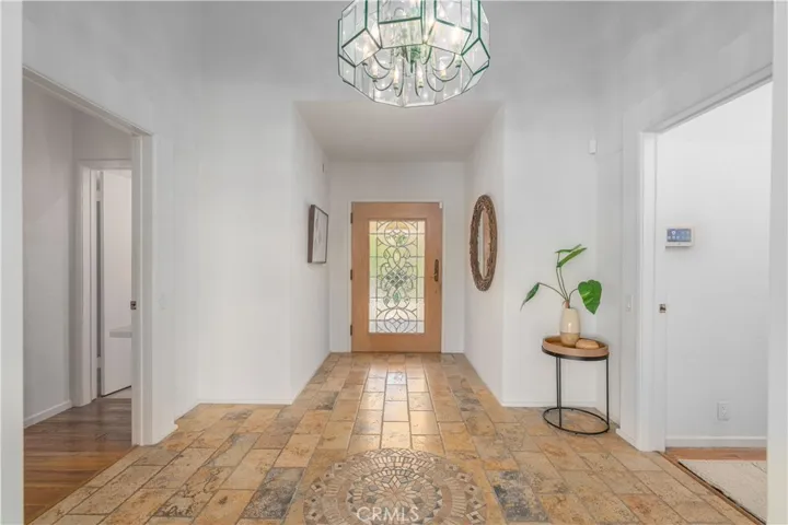 444 Meadowview Drive, La Canada Flintridge, California 91011 — photo 4
